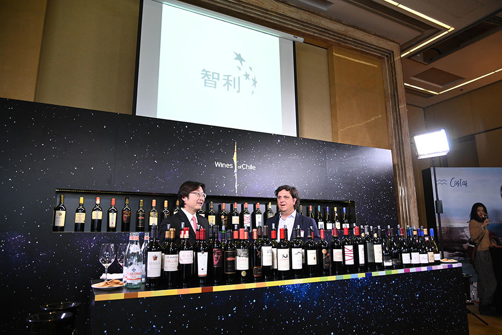 LU Yang MS held the talk with Matías Ríos of Cono Sur Vineyards & Winery