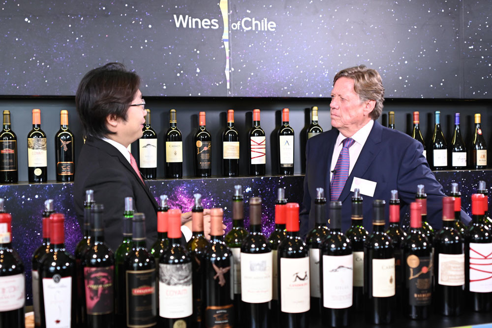 LU Yang MS held the talk with Aurelio Montes of Montes Wines